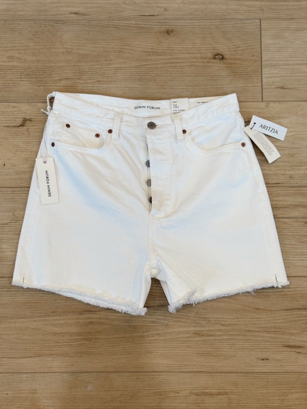 Aritzia Denim Forum Yoko Mid Thigh Shorts White Size 28 New With Tags